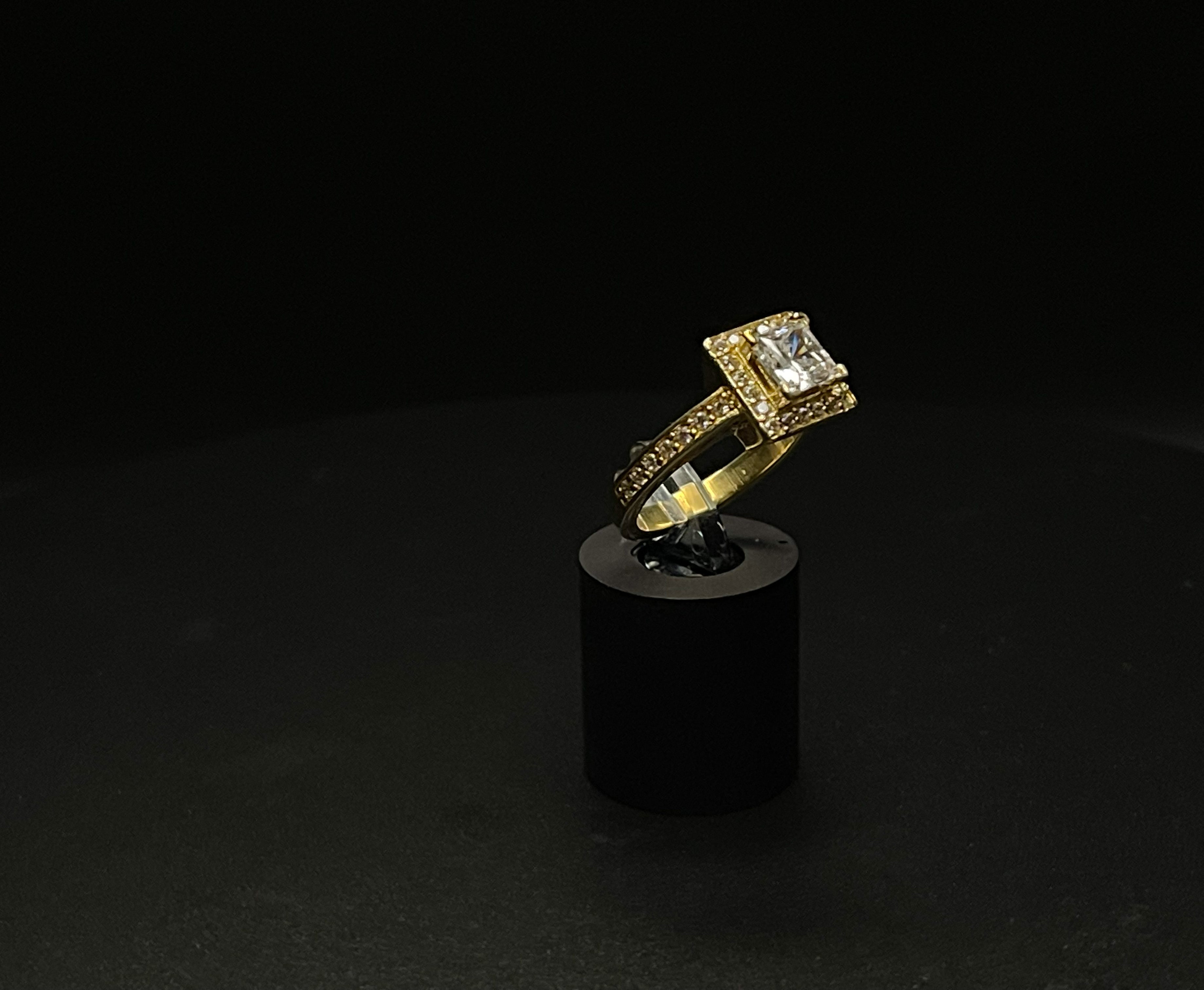 La Reine Engagement Ring (Lab Diamond)