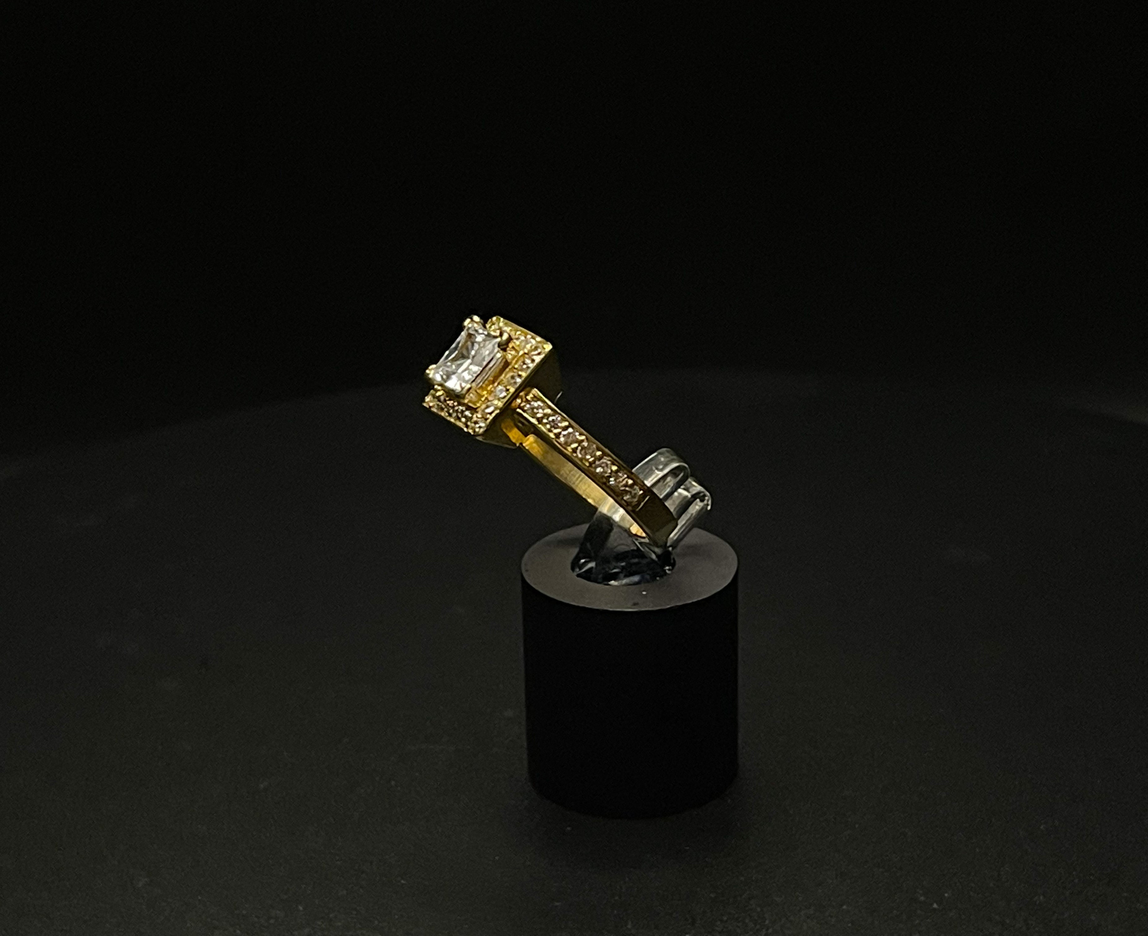 La Reine Engagement Ring (Lab Diamond)