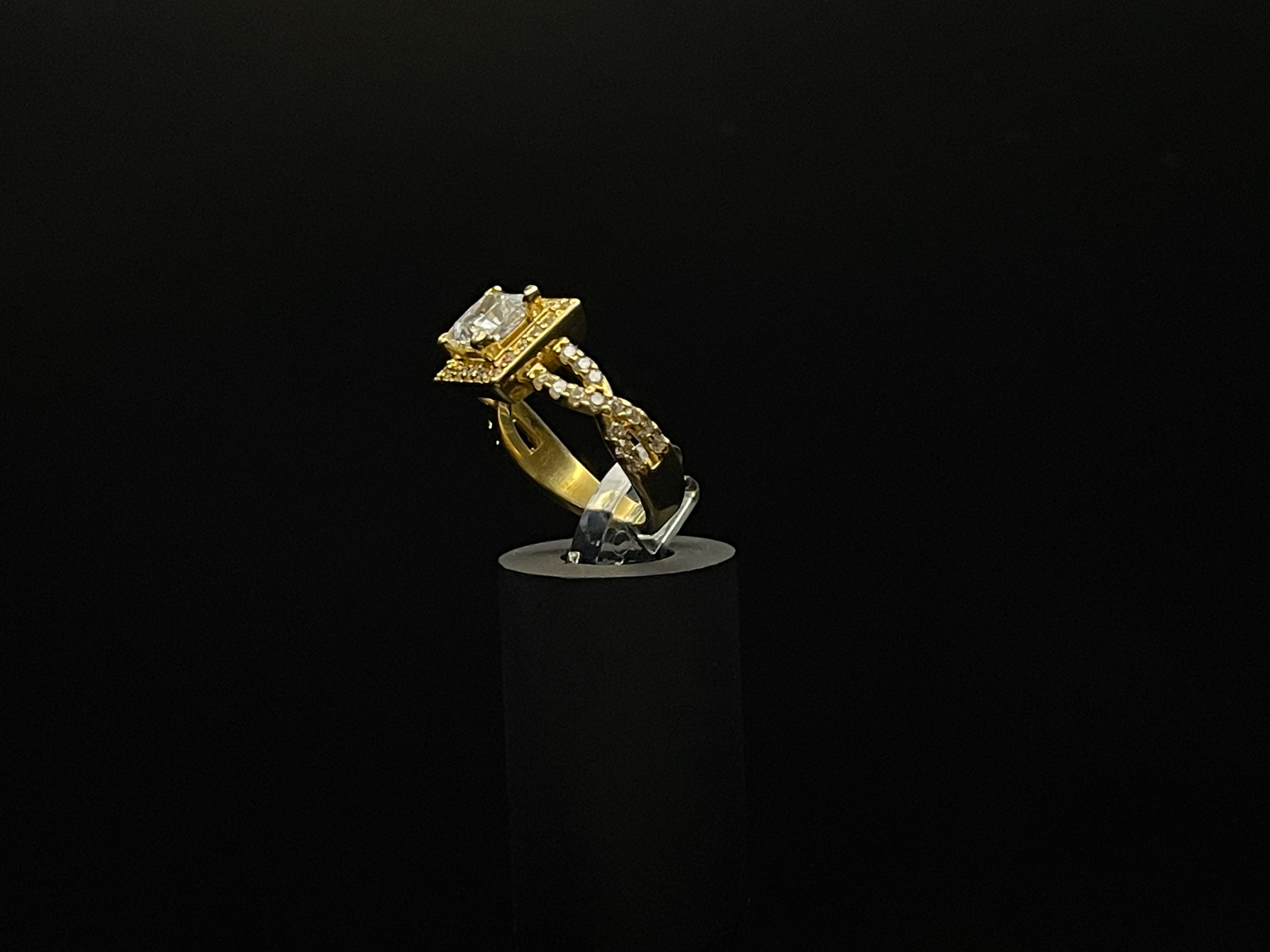 A L'Infini Engagement Ring (Lab Diamond)