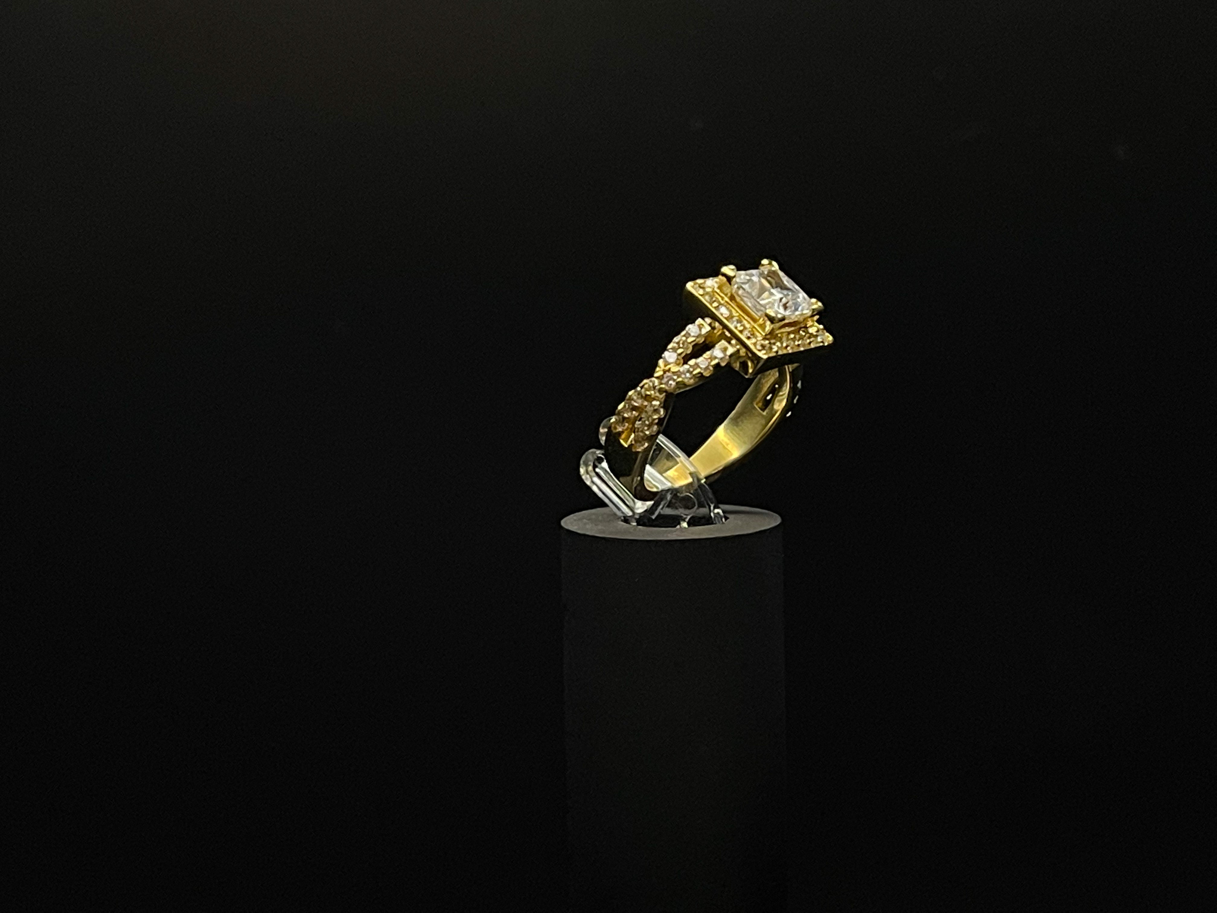A L'Infini Engagement Ring (Lab Diamond)